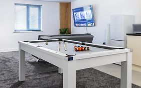 Spacious Ground Floor Apt Near Old Trafford Stadium